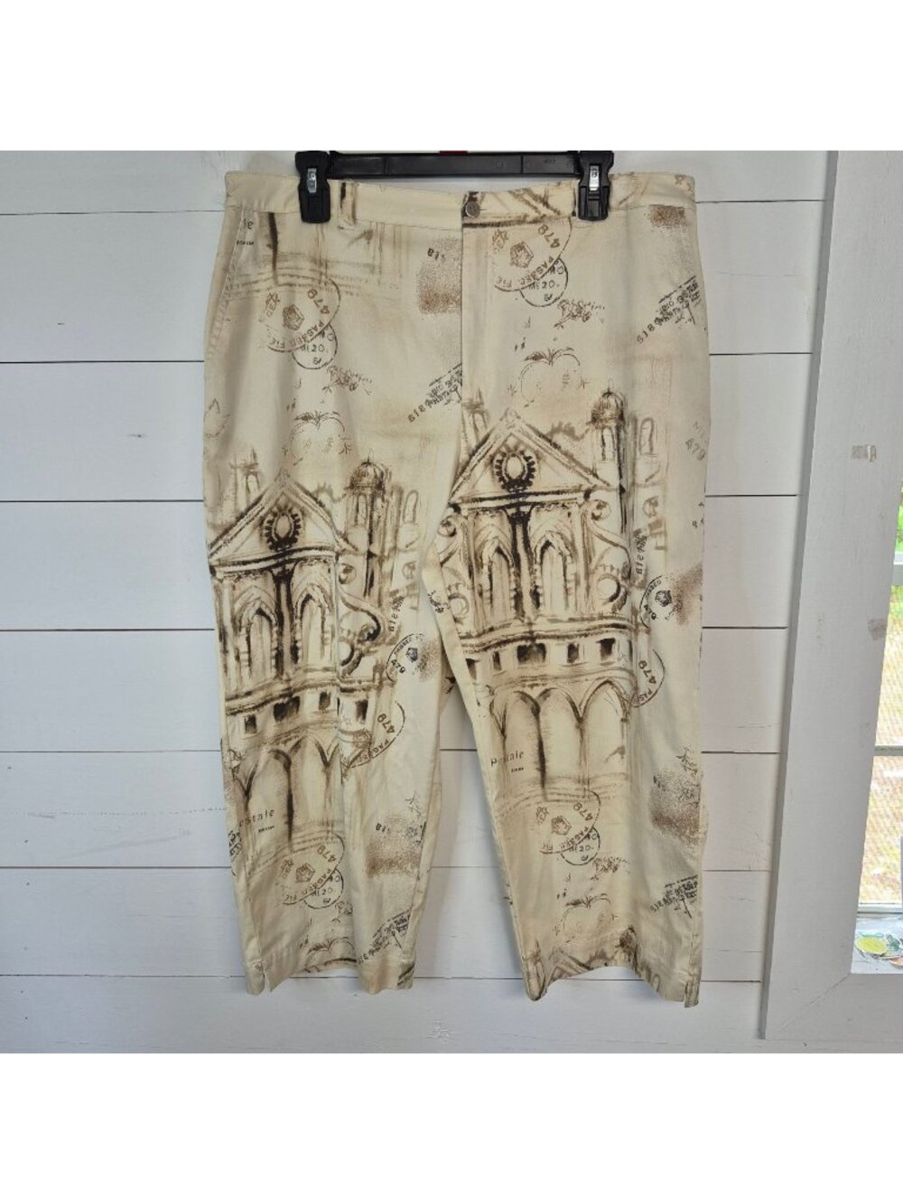 Chicos Women's Architectural Print Capris Beige XL Relaxed Fit‎ Artistic Design